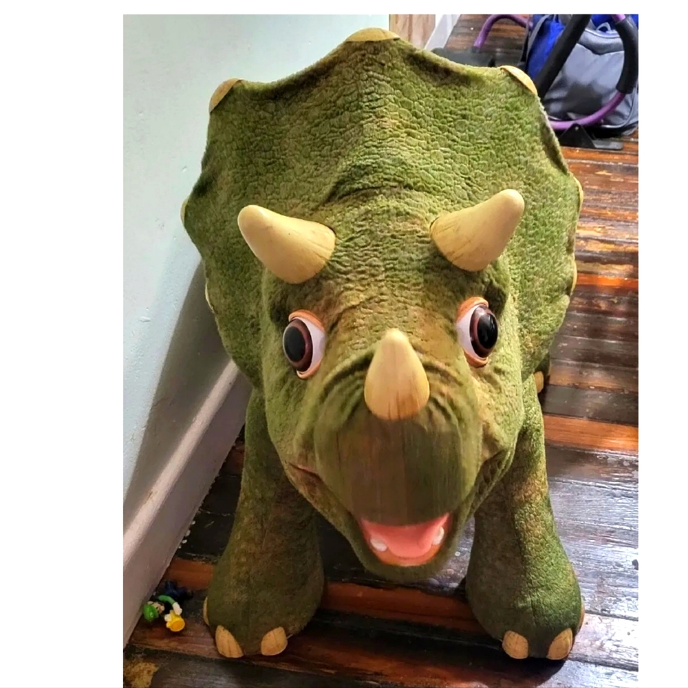 Playskool Kota Robotic / Electric Interactive Triceratops Dinosaur - SO COOL
